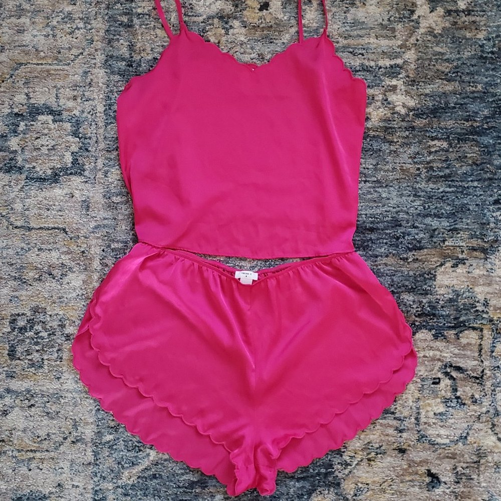 ⭐Scalloped-Trim Cami and Shorts Pajama Set